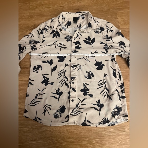 H&M Cream and Black Casual Button Down Shirt - Picture 6 of 9